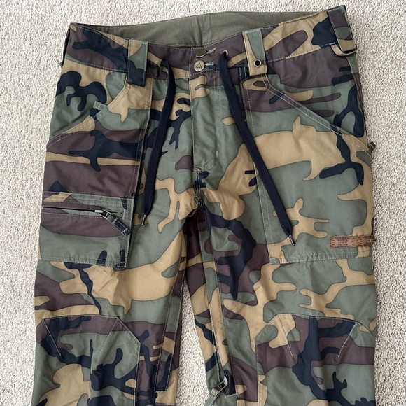 Burton Camouflage Snowboarding Pants - Camo Insulated Winter Waterproof - Picture 7 of 14
